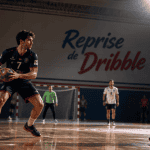 reprise de dribble handball joueur arrêté arbitre