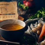 Acide lactique aliments a eviter, table avec bouillon et légumes