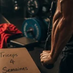 avoir des gros bras en 1 mois : triceps à la poulie en salle de sport